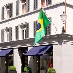 โรงงานจีนขายส่ง ธงสามเหลี่ยมปักลายโฆษณา คุณภาพดีที่สุด ขนาด 3x5 ฟุต พิมพ์ลายแบบซับลิเมชั่น ผ้าโพลีเอสเตอร์ 100D สำหรับประเทศบราซิล - Product Image 6