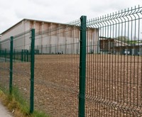 Clôture soudée en treillis métallique courbé en V 3D revêtu d'acier galvanisé de haute qualité et options de porte en treillis pour clôtures et treillis extérieurs