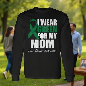 Indosso la maglietta verde a maniche lunghe per la consapevolezza sul cancro al fegato della mia mamma - Product Image 3