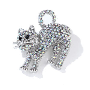 Encantador esmalte Pin mujer lujo hombres diseñador bufanda cristal gato esmalte gran marca de lujo broche de ganchillo para mujeres niñas - Product Image 3