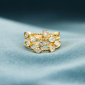 Anello Geometrico da Donna, Design Multistrato, Stile Chic e alla Moda, Aperto e Regolabile, Gioiello Minimalista per Uso Quotidiano - Product Image 2