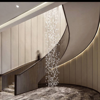 Décoration de mariage pour hall d'hôtel : élégant lustre en verre à thème floral avec longue suspension lumineuse