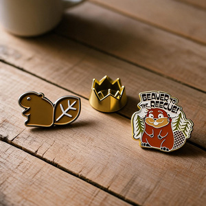Pin de Solapa Personalizado de Metal Dorado con Diseño de Ardilla de Anime y Dibujos Animados, Broche de Esmalte Suave con Corona - Product Image 3