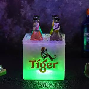 Logo OEM personnalisable Seau à glace carré en plastique pour la bière et le vin avec <span class=keywords><strong>batterie</strong></span> LED pour fête ou maison Bar Boissons fraîches Seau à boissons - Product Image 1
