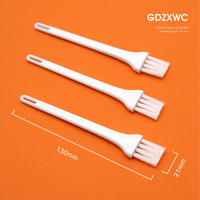 Brosse de nettoyage multifonctionnelle pour la maison, la cuisine et les gadgets informatiques, en plastique PP, poids de 4 grammes, 8 couleurs, longueur de 130 mm, poils en PBT blancs