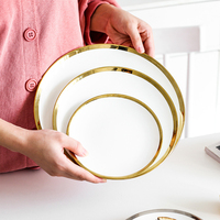 Assiette en céramique personnalisée Plats de service Assiettes à dîner blanches à bord doré Ensemble de vaisselle de luxe Plats et assiettes en porcelaine de 6/8/10 pouces