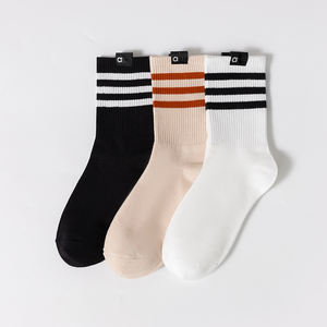 Chaussettes <span class=keywords><strong>Bape</strong></span> avec logo brodé de créateur Chaussettes de sport 100% coton personnalisées pour hommes Service OEM à la mode Impression numérique - Product Image 1