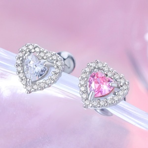 Pendientes de cartílago de acero inoxidable quirúrgico 316L con circonita cúbica en forma de corazón para piercing de hélice frontal - Product Image 2