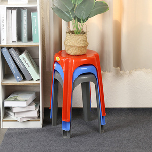 Taburete y Otomana Redondos Altos de Plástico PP Rojo Perla, Apilables, Duraderos, de Diseño Moderno y Minimalista para el Hogar y la Sala de Estar - Product Image 5