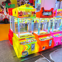 Distributeurs automatiques de capsules, machines gashapon et flippers, bornes d'arcade à pièces et machines à jouets Gachapeng.
