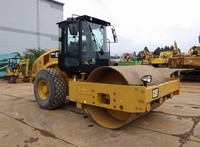 Compacteur vibrant à tambour unique CAT CS54B d'occasion, moteur diesel 98 kW, puissance 15 tonnes, capacité de dénivellement 35 %, rouleau pour travaux routiers