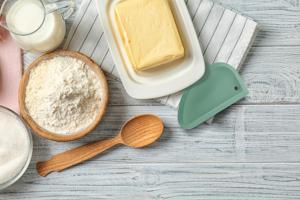 Fabriqué en Italie, la spatule en silicone de la marque Good Idea est réutilisable, écologique, légère, pratique et facile à nettoyer pour la cuisine à domicile. - Product Image 3