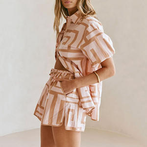 사용자 정의 여름 럭셔리 기하학 프린트 짧은 소매 셔츠 반바지 투피스 세트 하이 퀄리티 린넨 반바지 세트 여성 - Product Image 3