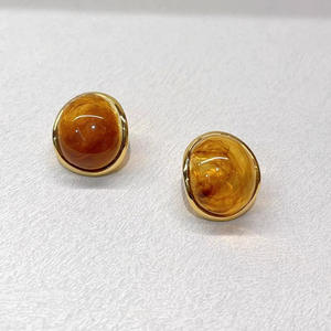 Pendientes de tuerca para mujer al por mayor, pendientes de aleación hipoalergénicos para mujer, pendientes delicados con tachuelas en tono dorado - Product Image 5