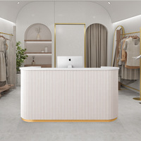 Comptoir de réception moderne de luxe en bois pour institut de beauté, réglable en hauteur, avec joint sans soudure, idéal pour salon de manucure ou bar à domicile