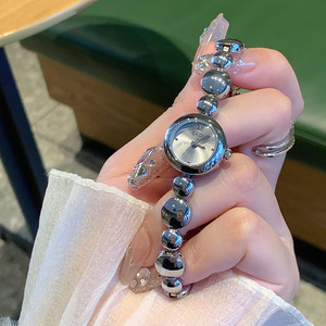 Nuevo Reloj de Pulsera de Cuarzo para Mujer, Diseño Exclusivo, Esfera Pequeña y Elegante, Aspecto Sofisticado, Reloj de Moda para Dama - Product Image 4