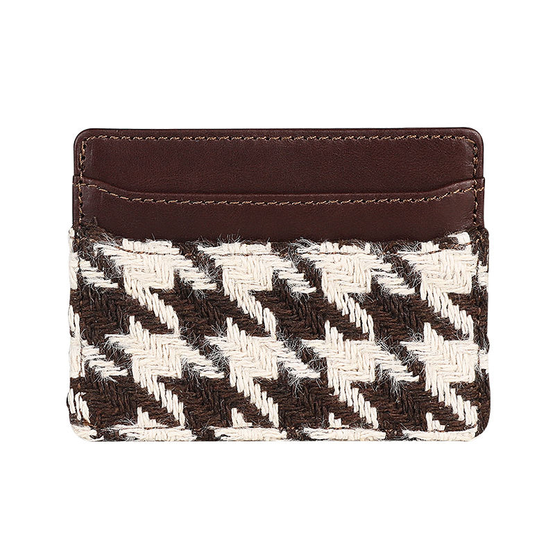 สีน้ำตาล