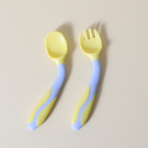 Vajilla de comida complementaria <span class=keywords><strong>para</strong></span> bebé, <span class=keywords><strong>cuchara</strong></span> de silicona <span class=keywords><strong>torcida</strong></span> doblada, <span class=keywords><strong>cuchara</strong></span> de entrenamiento <span class=keywords><strong>para</strong></span> niños, combinación de tenedor - Product Image 4