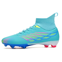 Chaussures de football tendance à imprimé dégradé, tige en PU, logo personnalisé directement de l'usine, bottes de football montantes avec chaussette intégrée, vente en gros pour garçons