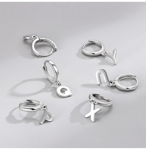 Joyería de moda, pendientes de <span class=keywords><strong>plata</strong></span> de ley 925, colgante de alfabeto de 26 letras en inglés liso, pendientes de aro chapados en oro para mujer - Product Image 6