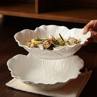 Assiette à dîner en porcelaine blanche irrégulière avec motif de grain de feuille, glaçure de chou en relief, technique de gravure durable pour les fêtes