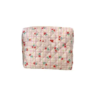 Pochette cosmétique matelassée à motif floral personnalisée trousse de toilette de voyage en coton doux et confortable pour femmes trousses de maquillage