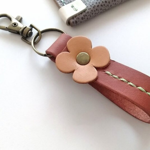 PU leather keychain, <b>sweet</b> and cute bag charm, <b>flower</b> car backpack ornament. - Product Image 3