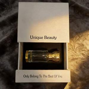 Caja de Regalo para Perfume de Lujo - Papel Texturizado Blanco, Forro de Terciopelo Negro, Personalizable, para Almacenamiento y Regalo de Fragancias - Product Image 3