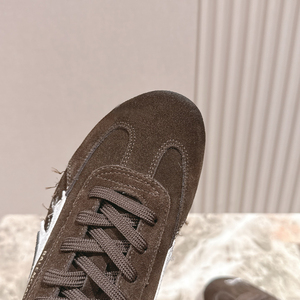 Zapatillas Bajas de Gamuza Marrón de Alta Calidad al por Mayor con Franja Lateral Blanca, Calzado Casual de Carreras, Proveedor a Granel - Product Image 4