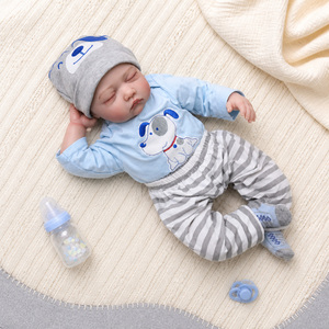 22 Zoll (55 cm) Reborn <span class=keywords><strong>Baby</strong></span>-Puppe Y-Z032 aus weichem Vinyl, realistisch schlafendes Neugeborenes, Junge, Sammlerstück für Erwachsene, blaues Outfit mit Schnuller als Geschenk - Product Image 6