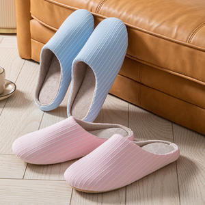 Pantoufles d'hiver japonaises douces et chaudes, chaussures de chambre à coucher, semelle en mousse à mémoire de forme, antidérapantes, rayées, pantoufles d'intérieur unisexes - Product Image 1