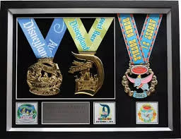 Cadre de présentation multi-médailles et badges Vitrine de médailles de sport marathon en bois gravable avec plaque signalétique - Product Image 6