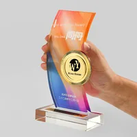 Trophée en cristal créatif personnalisé sculpté pour le prix de la réunion annuelle mensuelle des employés exceptionnels Trophées de champion sportif