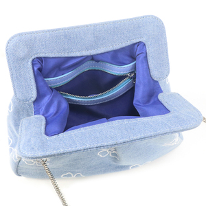 Bolso bandolera plisado de mezclilla suave y moderno para mujer con logotipo bordado personalizado y diseño de correa de cadena - Product Image 6