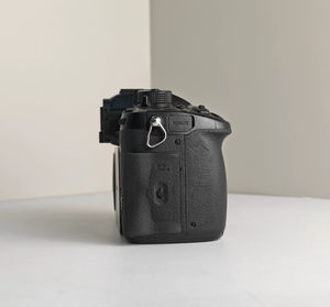 กล้องดิจิตอลมือสอง Lumix DC-<span class=keywords><strong>GH5</strong></span> <span class=keywords><strong>ราคา</strong></span>ดี ความละเอียด 20MP ถ่ายวิดีโอ 4K พร้อมการ์ด SD หน่วยความจำ หน้าจอสีดำ ขนาด >3 นิ้ว - Product Image 3