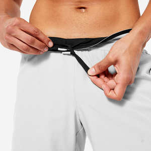 กางเกงว่ายน้ำชายแบบลำลอง ระบายอากาศได้ดี น้ำหนักเบา ผ้าคอร์ดูรอย ปิดด้วยเชือกผูก เหมาะสำหรับการฝึกซ้อมแบบครอสเทรนนิ่ง สีเทาเซลเลียนท์ - Product Image 5