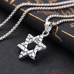 Collier personnalisé en acier inoxydable avec pendentif crâne pour homme, en argent époxy noir et blanc, style sport football - Product Image 4