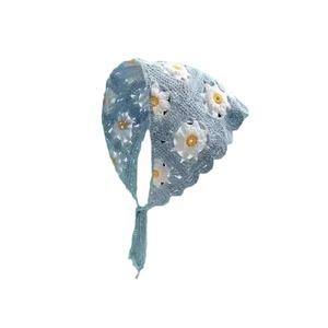 Écharpe triangulaire tricotée élégante et douce pour femme, motif marguerite polyvalent, accessoire de mode pour cheveux - Product Image 2