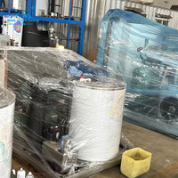 Machine à glace en paillettes industrielle de 1 tonne avec moteur à économie d'énergie pour la conservation des fruits de mer, la transformation alimentaire et les applications de la chaîne du froid