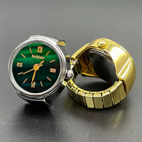 Montres en gros : Photos réelles, bagues tendance avec disque rond incrusté de strass roses, styles à la mode