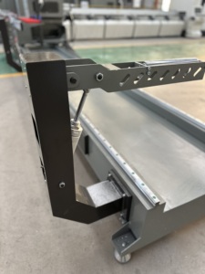 Scie à découper l'aluminium CNC à double tête et angles variables pour profilés en aluminium, fabrication de fenêtres et de portes en aluminium - Product Image 4