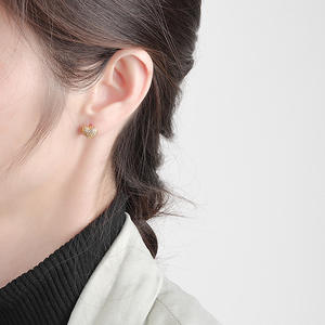 Escaladores de orejas de circonita cúbica con corte de diamante en forma de corazón de Plata de Ley 925, elegancia atemporal con elegancia transatlántica - Product Image 5