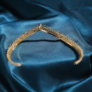 Diadème de Mariée de Luxe Fait Main en Or, Couronne de Mariage Scintillante en Cristal Marquise, Élégante Tiare Étoilée pour Concours de Beauté, Mariages et Bals de Promo pour Filles - Product Image 5