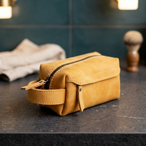 Trousse de Toilette en Cuir Véritable Taille Moyenne, Fermeture Éclair Vintage, Étui Cosmétique Durable pour Voyage - Product Image 1