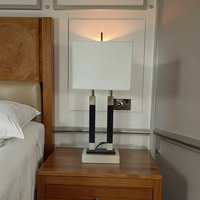 Lampe de table moderne avec port USB électrique et commande tactile LED à intensité variable blanc chaud avec abat-jour en forme de tambour Base d'ampoule E26 pour les chambres d'hôtel