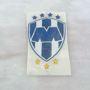Etiquetas de TPU con Logotipo de Club Deportivo en 3D, Diseño Personalizado al por Mayor, Impresas con Material de Silicona PVC para Ropa - Product Image 3