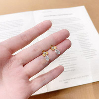 Orecchini a Perno con Diamanti Coltivati in Laboratorio PT950 in Platino, Design Petalo Floreale, Orecchini Raffinati con Diamanti Coltivati, Orecchini a Chiusura Piatta