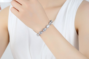 Placcato in lega di rame e platino gioielli di cristallo in argento gioiello strappo con strappo a goccia gioiello elegante da donna bracciale - Product Image 6