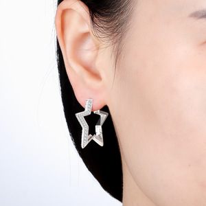Pendientes pentagonales de latón blanco – pendientes geométricos de circonita, hipoalergénicos, perfectos para que las mujeres los usen en fiestas - Product Image 5