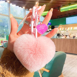 سلسلة مفاتيح قطيفة منفوشة من السيليكون بتصميم كرة الفرو على شكل قلب - Product Image 6